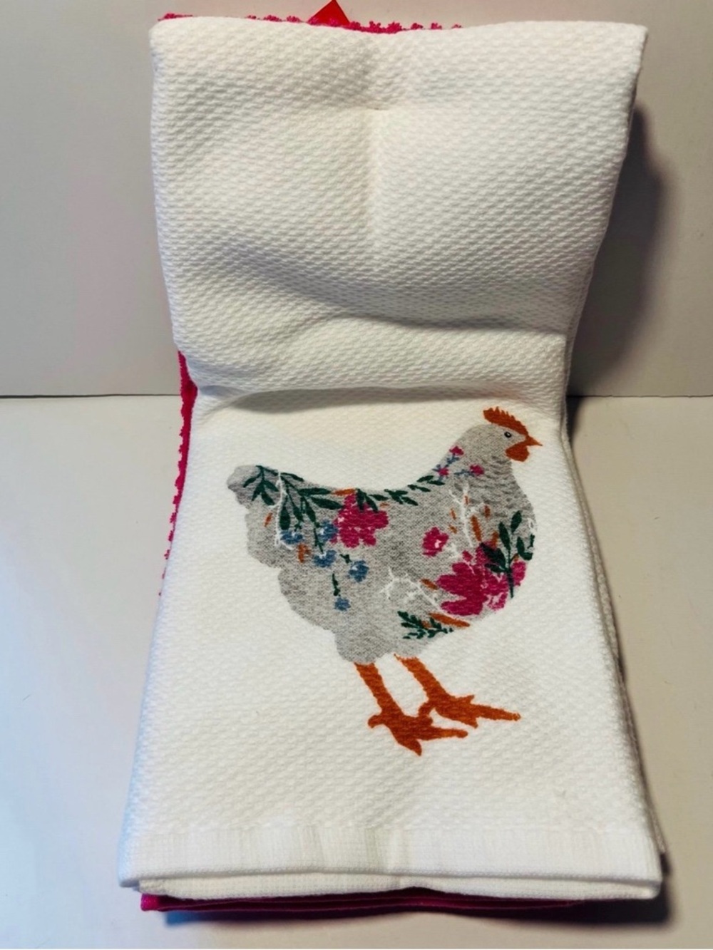 Cynthia Rowley Set of 3 White and Pink Rooster Cotton Rayon Kitchen Towels - Picture 8 of 10